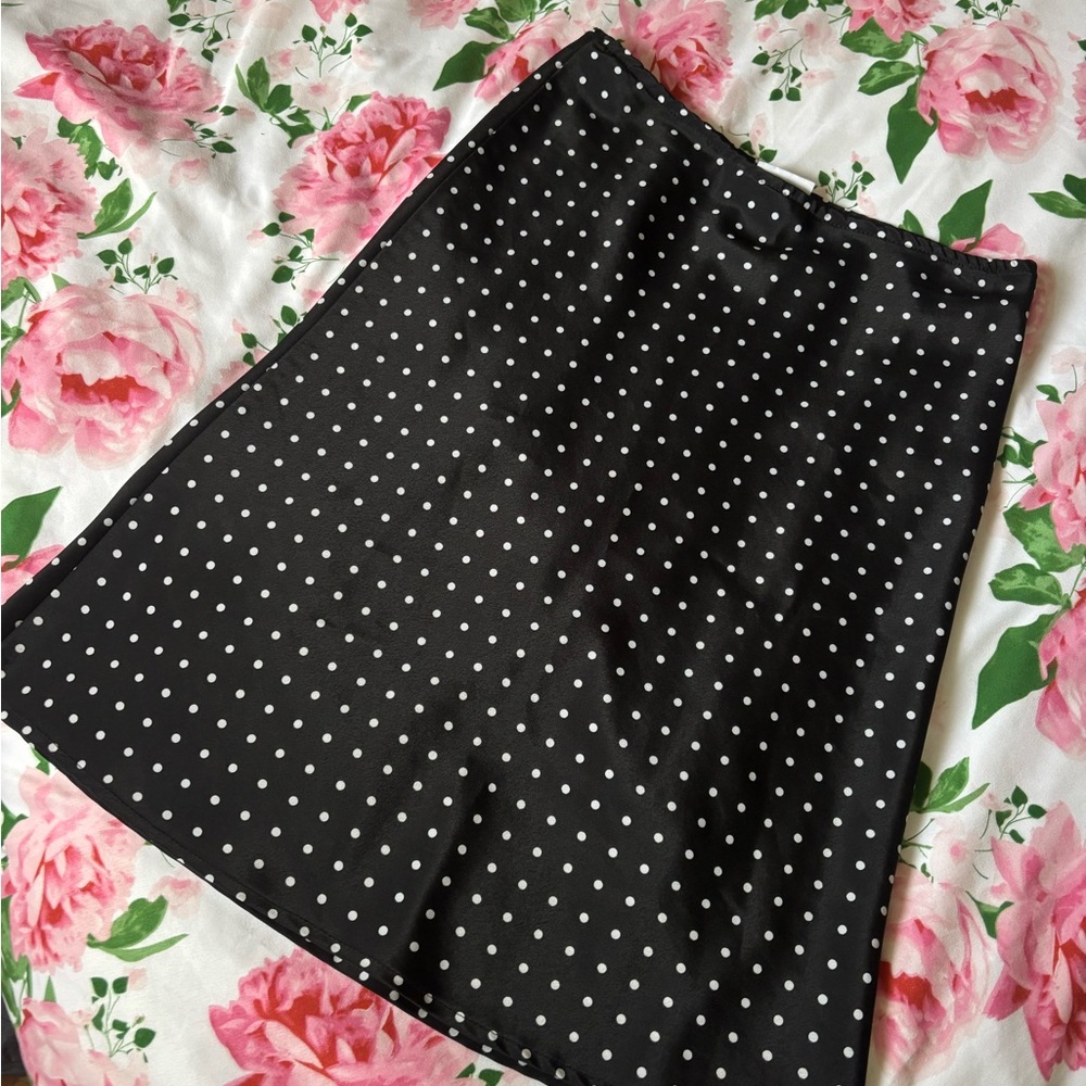 Polka dot low rise skirt